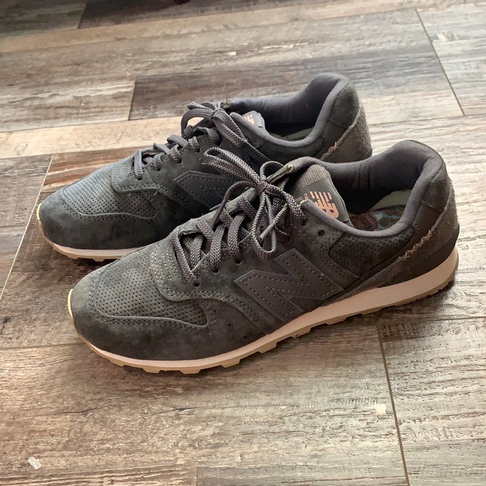 New Balance 696 Sneakers